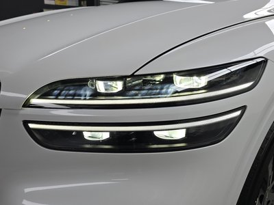 صورة 9 لـ 2023 Genesis GV70