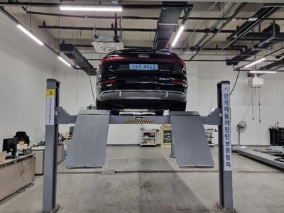 صورة 2 لـ 2021 AUDI E-TRON