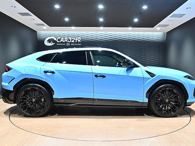 LAMBORGHINI URUS - 10