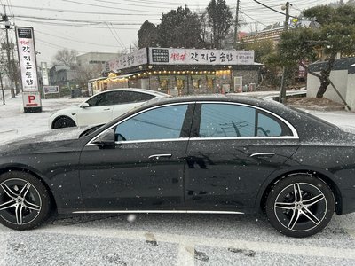 MERCEDES-BENZ E-CLASS - 3