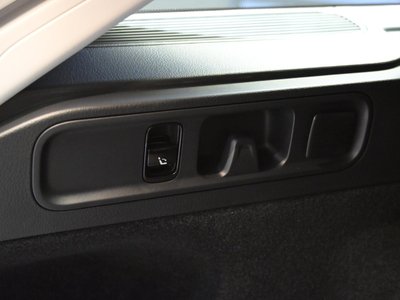 2025 Mercedes-BENZ C-CLASS — миниатюра 35