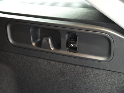 2025 Mercedes-BENZ C-CLASS — миниатюра 36