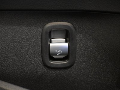 2025 Mercedes-BENZ C-CLASS — миниатюра 21
