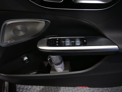 2025 Mercedes-BENZ C-CLASS — миниатюра 33