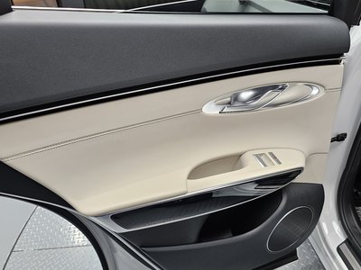 2023 Genesis GV70 — миниатюра 15
