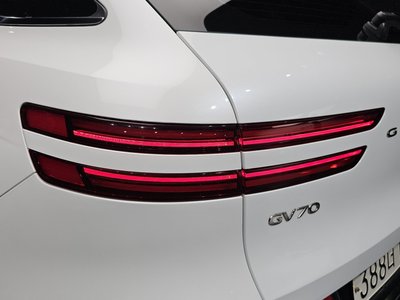 2023 Genesis GV70 photo 10