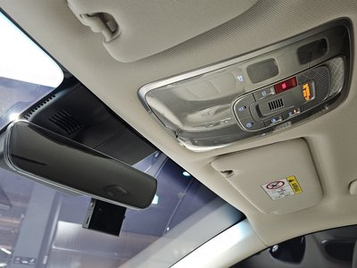 2023 Genesis GV70 — миниатюра 21