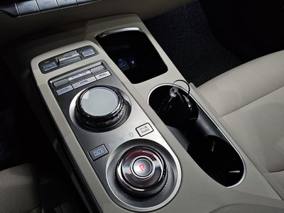 2023 Genesis GV70 — миниатюра 12