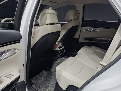 2023 Genesis GV70 — миниатюра 16