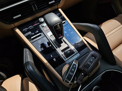 PORSCHE CAYENNE - 9