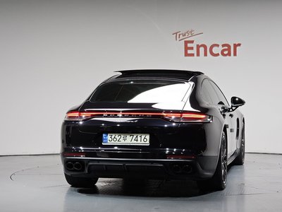 2021 Porsche PANAMERA photo 4