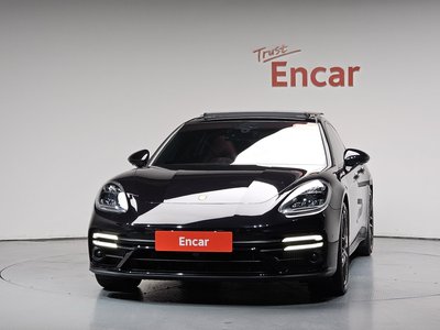 2021 Porsche PANAMERA photo 2