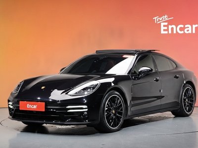 2021 Porsche PANAMERA photo 1
