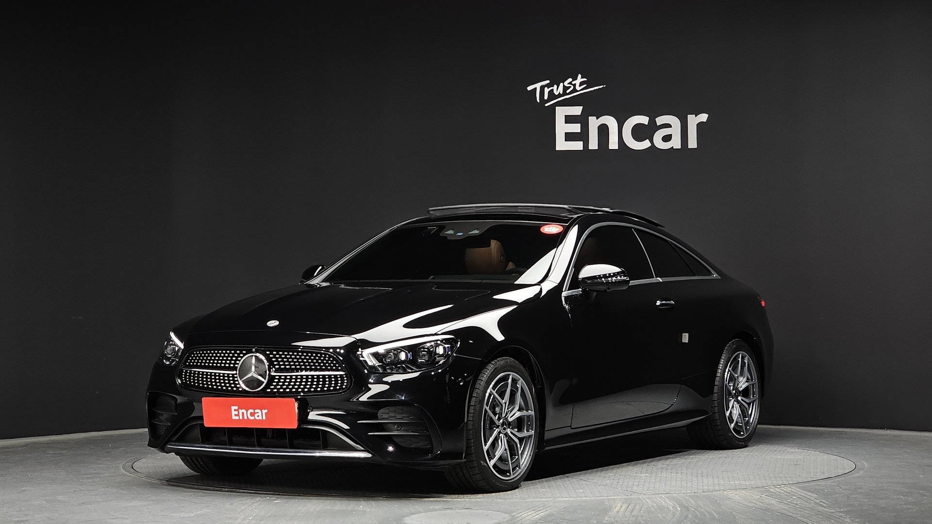 MERCEDES-BENZ E-CLASS - View 1