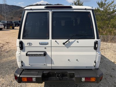 TOYOTA LAND CRUISER 70 - 4