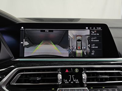 2022 BMW X7 — миниатюра 21