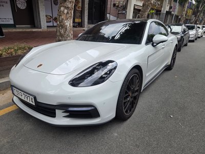 PORSCHE PANAMERA - 1