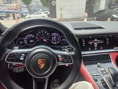 PORSCHE PANAMERA - 8