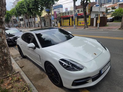 PORSCHE PANAMERA - 4