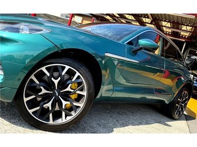 ASTON MARTIN DBX - 3