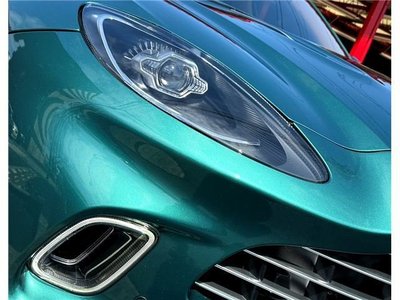 ASTON MARTIN DBX - 5