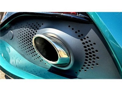 ASTON MARTIN DBX - 10