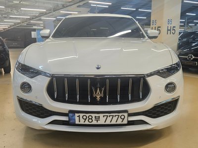 MASERATI LEVANTE - 1