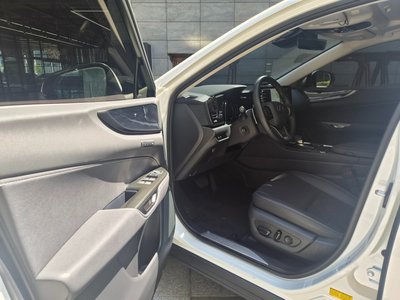 صورة 10 لـ 2025 Lexus NX