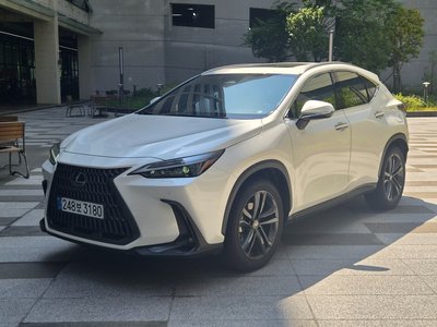 صورة 1 لـ 2025 Lexus NX