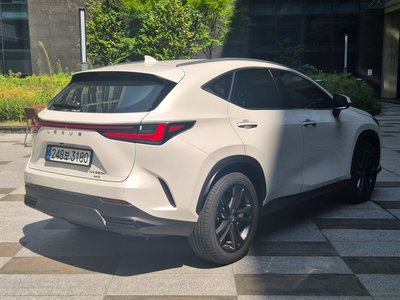 صورة 4 لـ 2025 Lexus NX