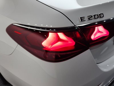 MERCEDES-BENZ E-CLASS - 10