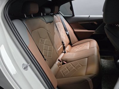 2025 BMW 5 SERIES — миниатюра 17