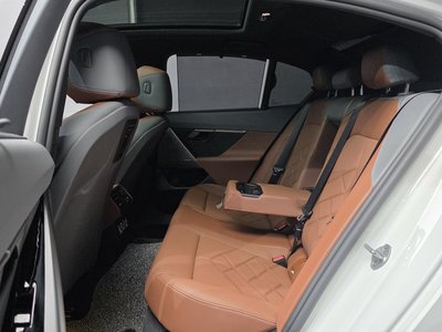 2025 BMW 5 SERIES — миниатюра 18