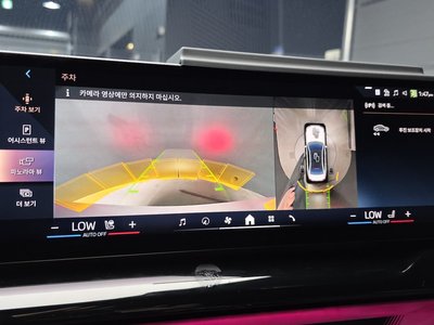2025 BMW 5 SERIES — миниатюра 21