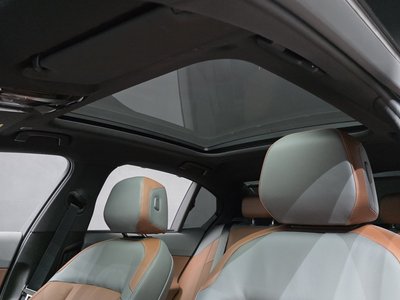 2025 BMW 5 SERIES — миниатюра 25