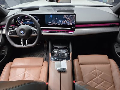 2025 BMW 5 SERIES — фото 5