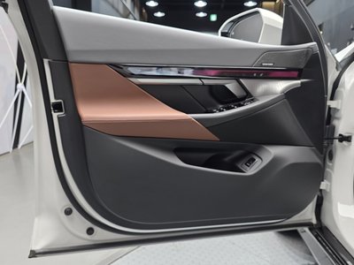 2025 BMW 5 SERIES — миниатюра 14