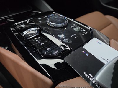 2025 BMW 5 SERIES — миниатюра 12