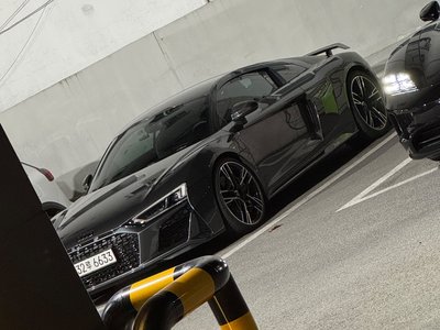 AUDI R8 - 1