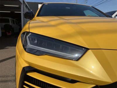 LAMBORGHINI URUS - 4