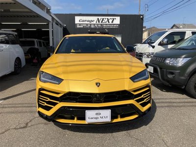 LAMBORGHINI URUS - 2