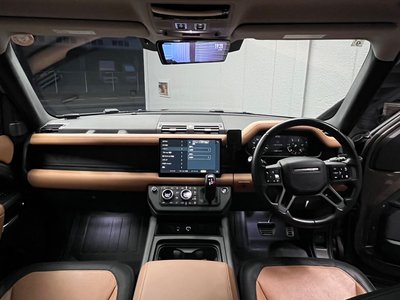 LAND ROVER DEFENDER - 6