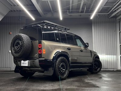 LAND ROVER DEFENDER - 10