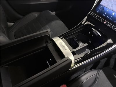 صورة 8 لـ 2025 Mercedes-BENZ C-CLASS