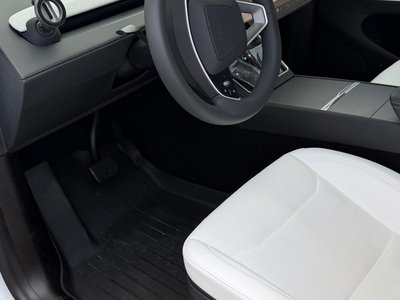صورة مصغرة 13 لـ 2025 Tesla MODEL Y