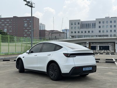 صورة 4 لـ 2025 Tesla MODEL Y