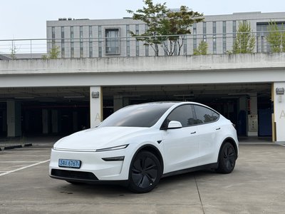 صورة 1 لـ 2025 Tesla MODEL Y