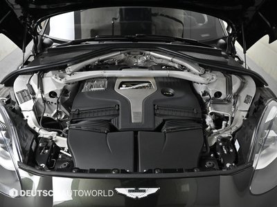 ASTON MARTIN DBX - 7