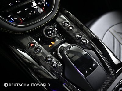 ASTON MARTIN DBX - 9