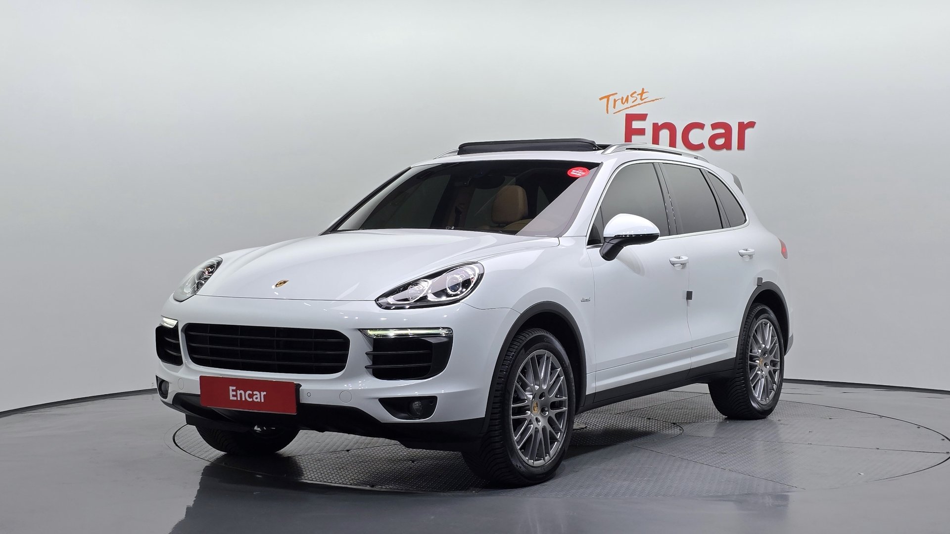 PORSCHE NEW CAYENNE - View 1